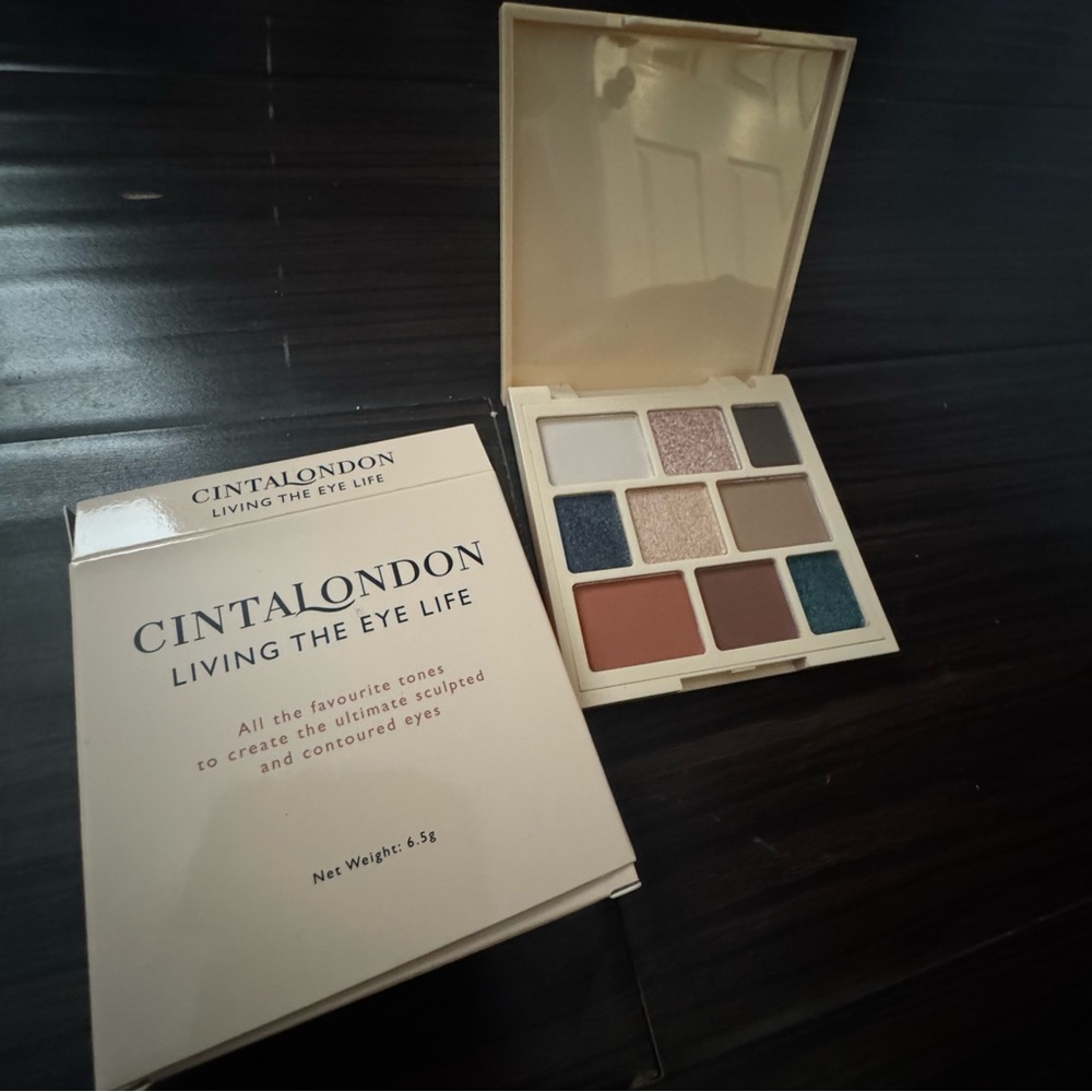 Cinta London Living the Eye Life Eyeshadow Palette Brand new in Box